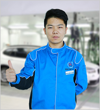 万通汽修汽车钣喷专业导师邱荣光