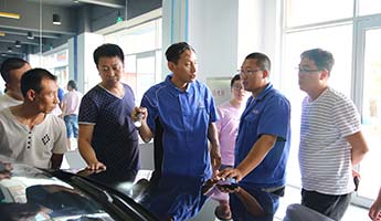 汽修教师梁旭东教学实景